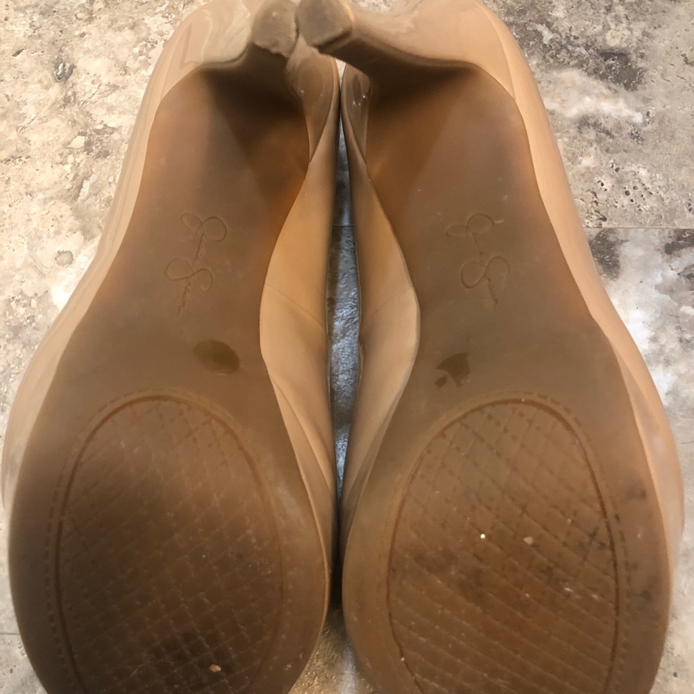 Tan patent leather platform peep toed pumps. - Picture 3 of 5